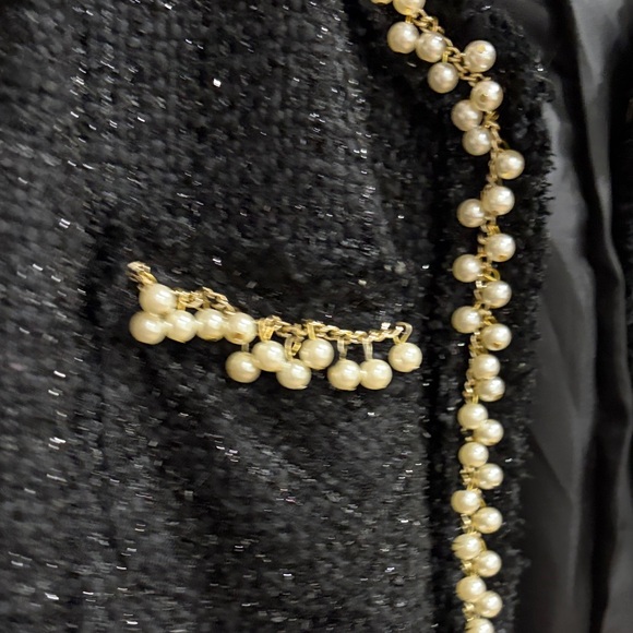 Elegant Black Tweed Jacket with Pearl Trim - Picture 3 of 7